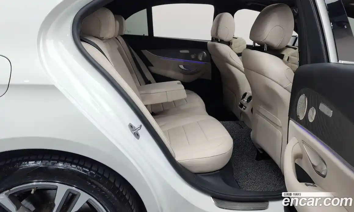 Mercedes-Benz E-Class 2022 2.0 гидро, фото 11
