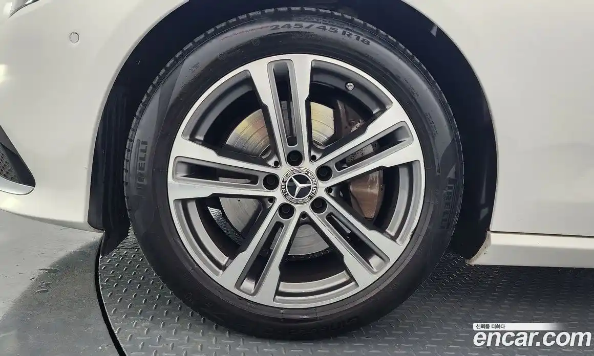 Mercedes-Benz E-Class 2022 2.0 гидро, фото 4