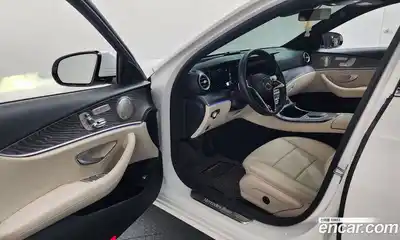 Mercedes-Benz E-Class 2022 2.0 гидро, миниатюра 9