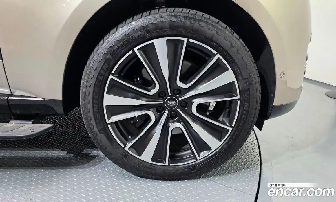 Land Rover Range-Rover 2025 3.0 гидро в Москве № 975040, фото 5