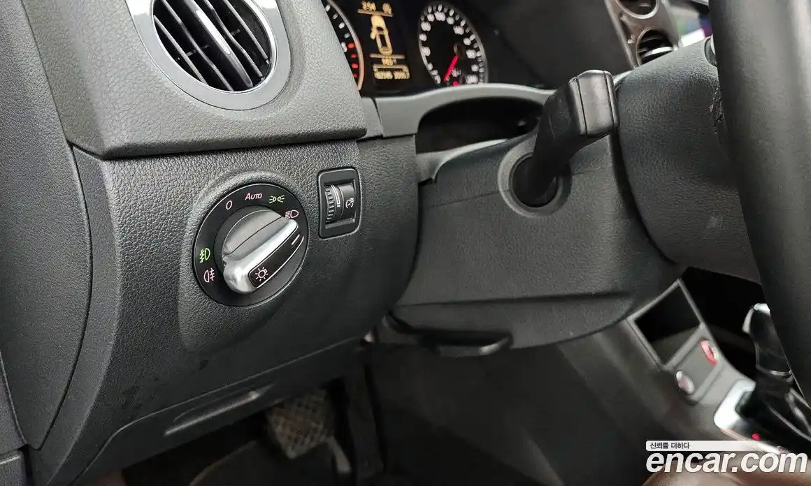 Volkswagen Tiguan 2015 2.0 гидро в Москве № 976188, фото 14