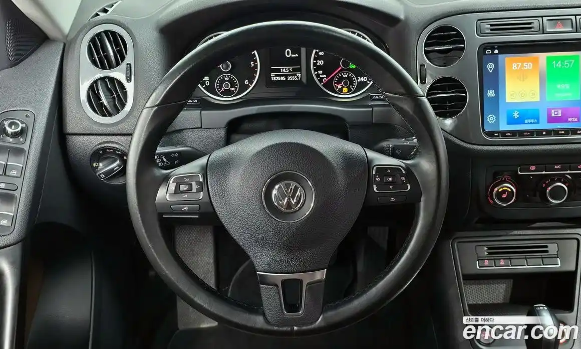 Volkswagen Tiguan 2015 2.0 гидро в Москве № 976188, фото 15