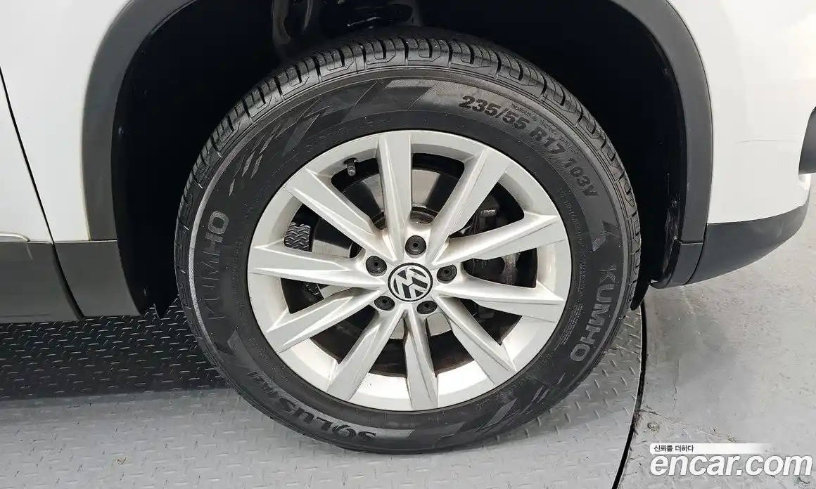 Volkswagen Tiguan 2015 2.0 гидро в Москве № 976188, фото 5