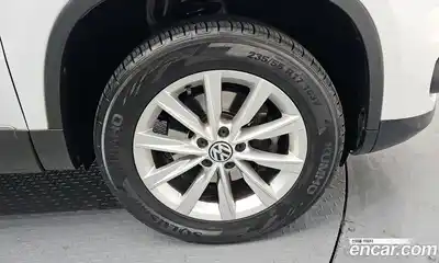 Volkswagen Tiguan 2015 2.0 гидро в Москве № 976188, миниатюра 5