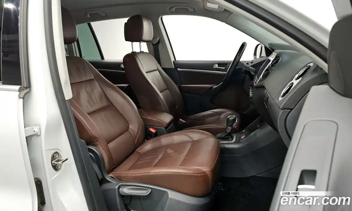 Volkswagen Tiguan 2015 2.0 гидро в Москве № 976188, фото 10