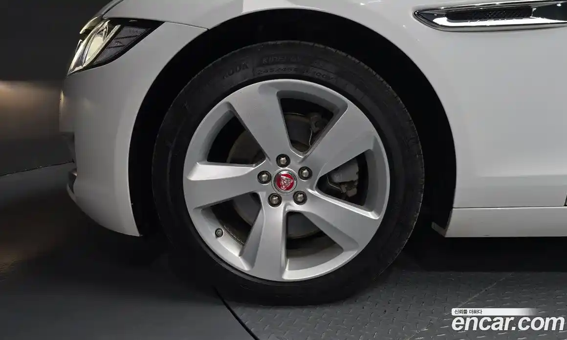 Jaguar XF 2018 2.0 гидро в Москве № 976492, фото 5