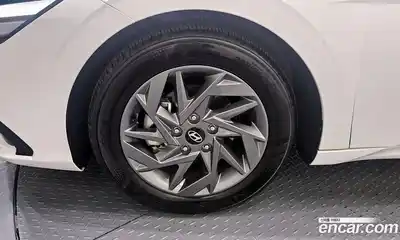 Hyundai Avante 2023 1.6 Автомат в Москве № 1001808, миниатюра 5