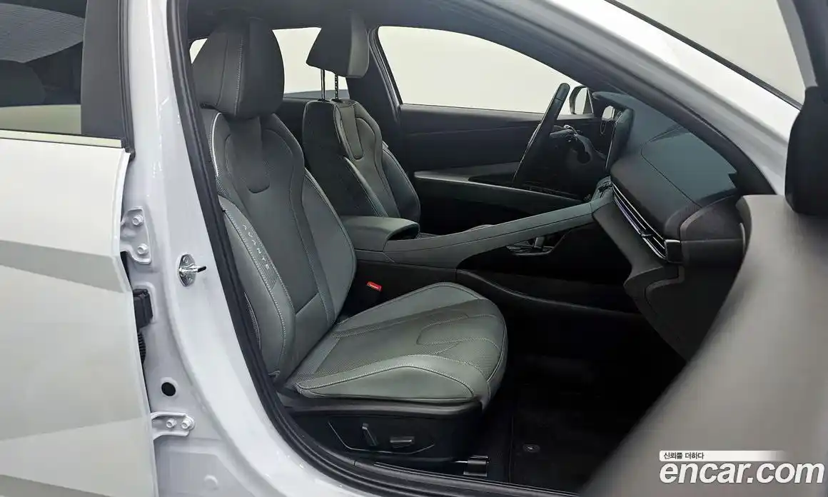 Hyundai Avante 2023 1.6 Автомат в Москве № 1001808, фото 10