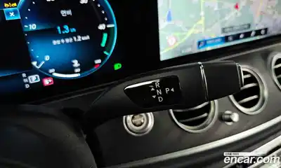 Mercedes-Benz E-Class 2022 2.0 гидро, миниатюра 9