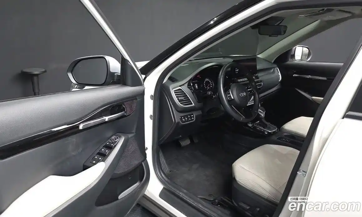 Kia Seltos 2020 1.6 Автомат в Москве № 1009150, фото 10