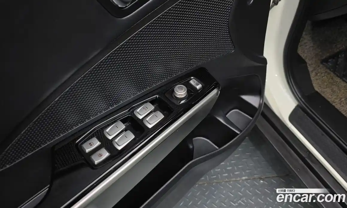 SsangYong TIBOLI 2016 1.6 Автомат в Москве № 1011086, фото 17