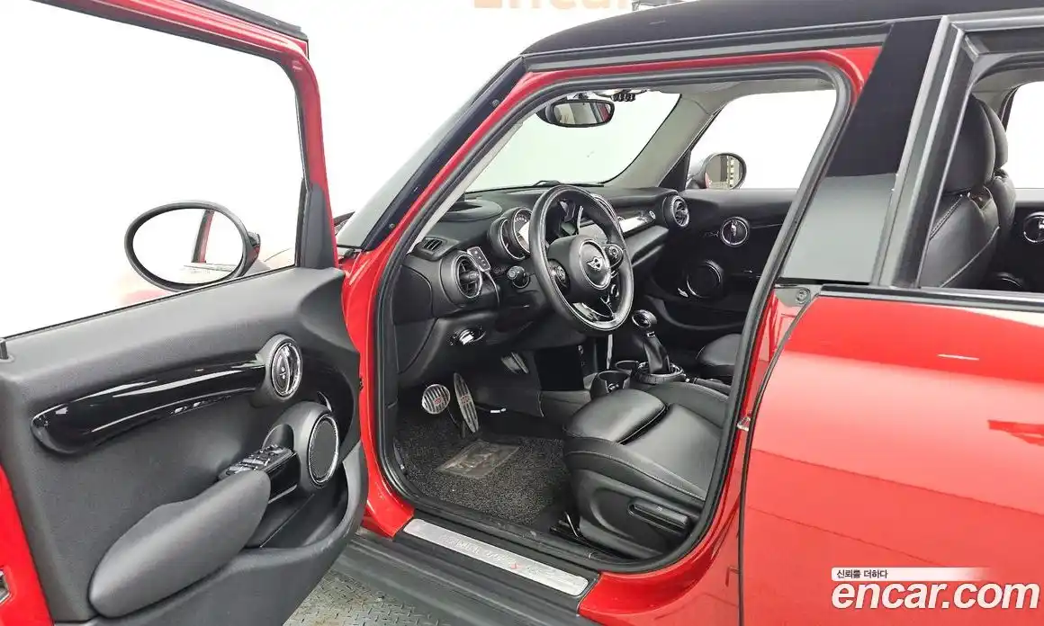 Mini Cooper 2015 2.0 гидро в Москве № 1013938, фото 10