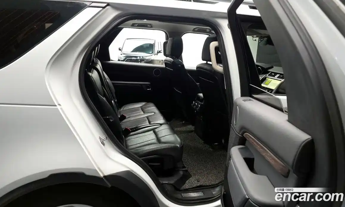Land Rover Discovery 2017 3.0 гидро в Москве № 166676, фото 12