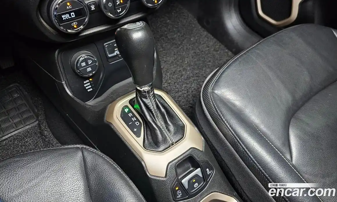 Jeep Renegade 2015 2.0 гидро в Москве № 169842, фото 8