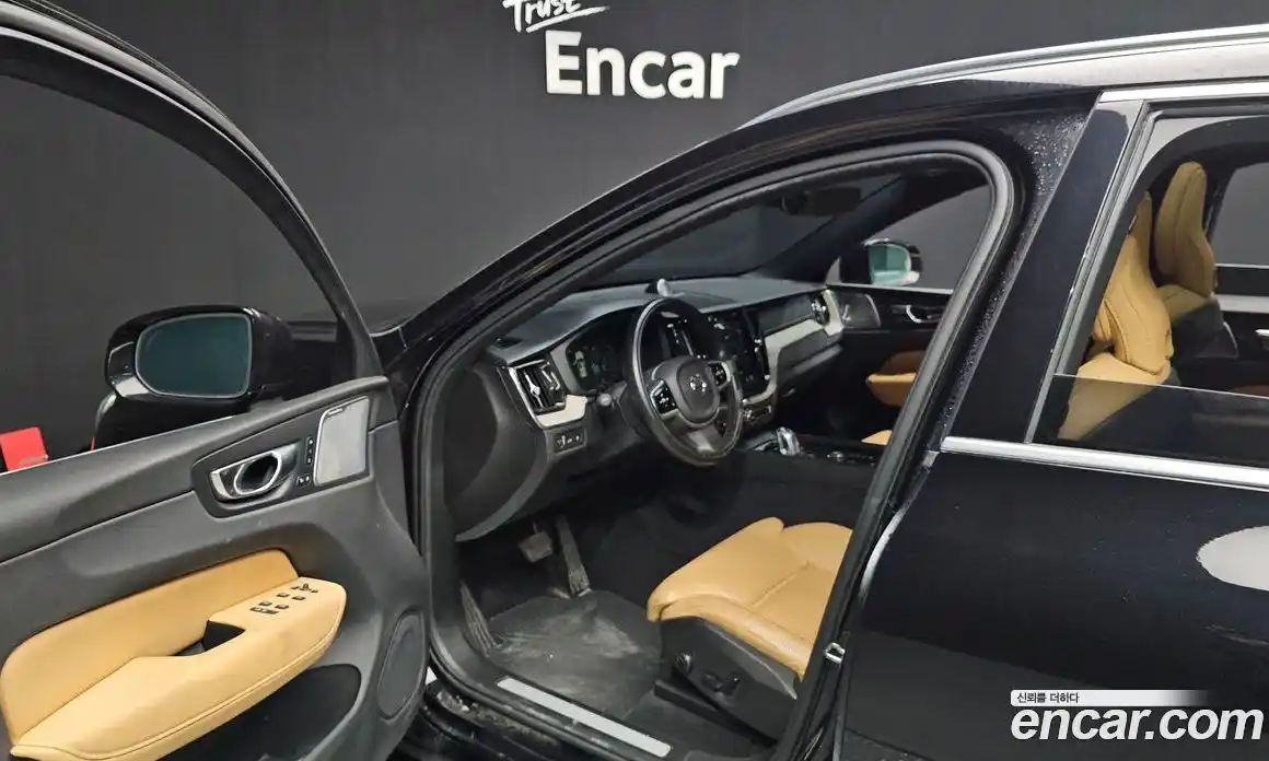 Volvo XC60 2019 2.0 гидро в Москве № 197087, фото 10
