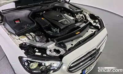 Mercedes-Benz E-Class 2023 2.0 гидро, миниатюра 6