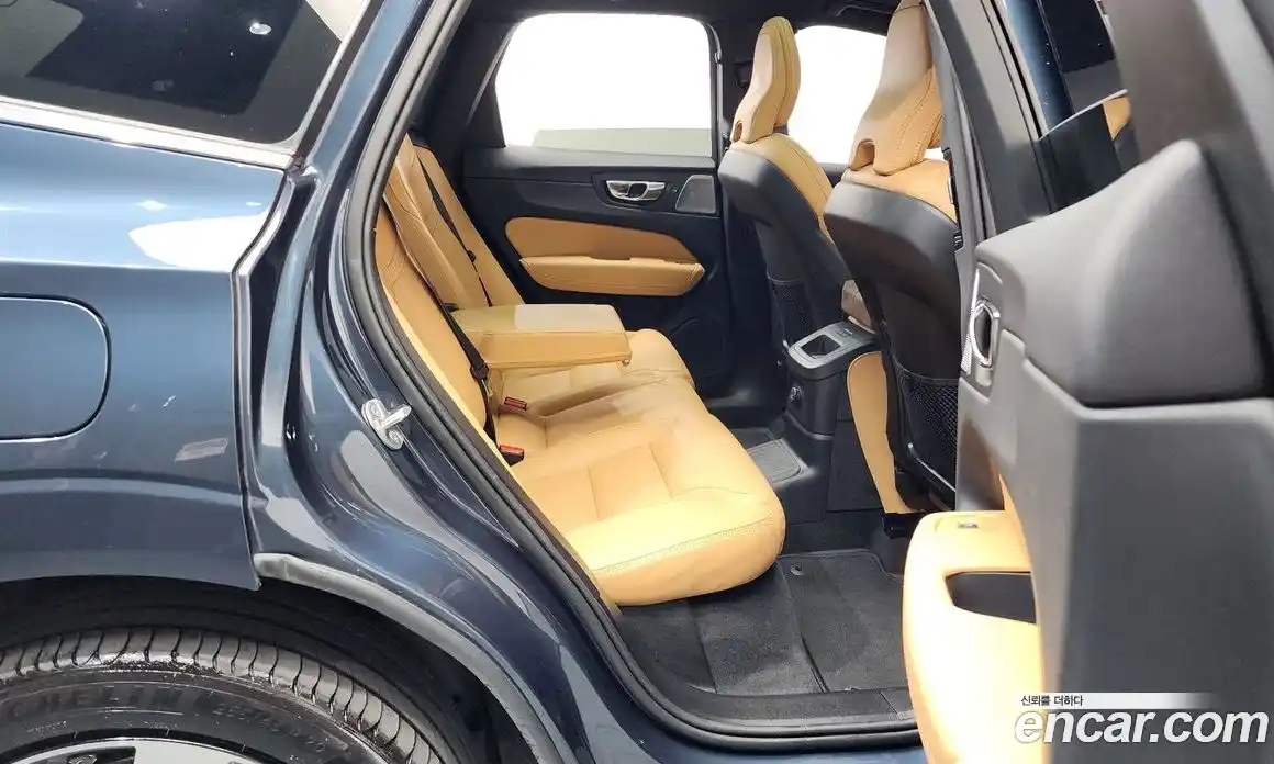 Volvo XC60 2024 2.0 гидро в Москве № 212809, фото 12