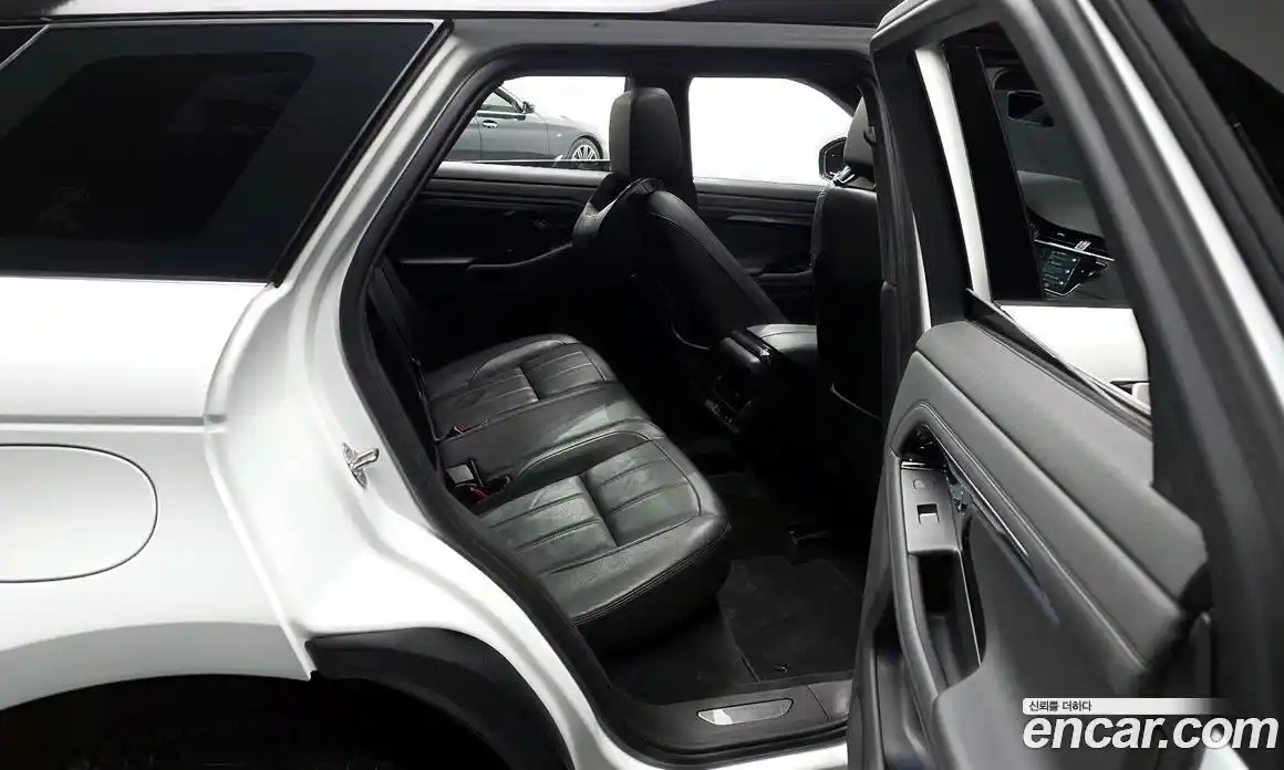 Land Rover Range-Rover Evoque 2022 2.0 гидро в Москве № 213357, фото 12