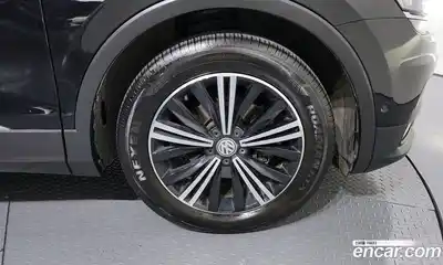 Volkswagen Tiguan 2019 2.0 гидро в Москве № 215291, миниатюра 5