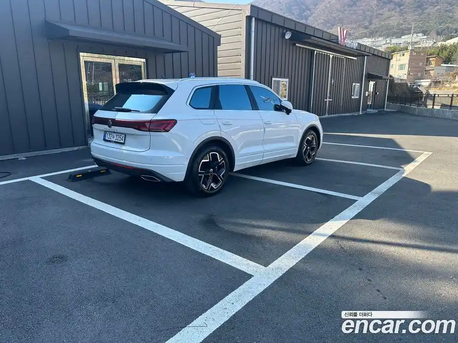Volkswagen Touareg 2025 3.0 гидро в Москве № 215392, фото 8
