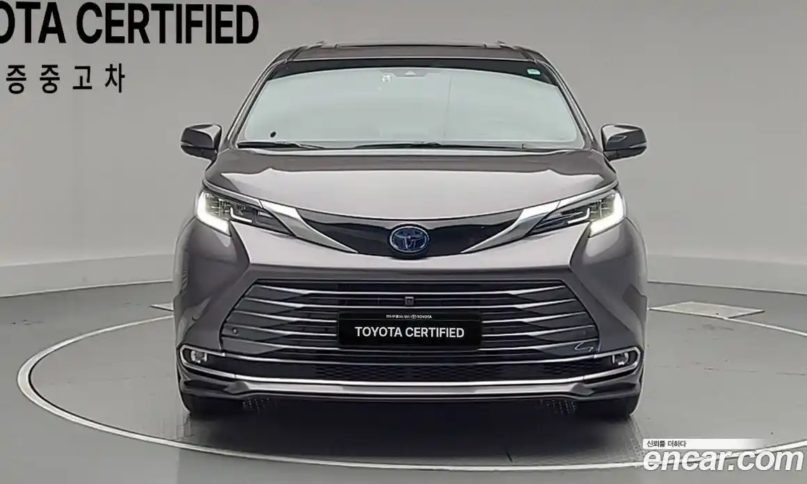 Toyota Sienna 2023 2.5 гидро в Москве № 215651, фото 3