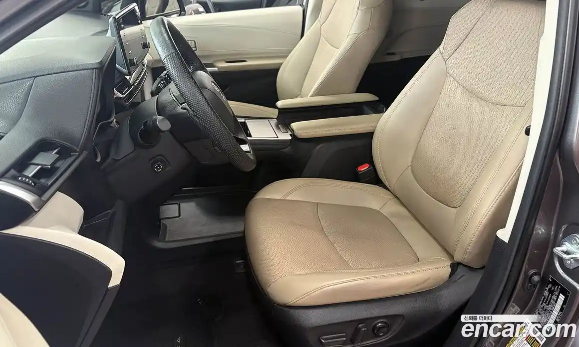 Toyota Sienna 2023 2.5 гидро в Москве № 215651, фото 10