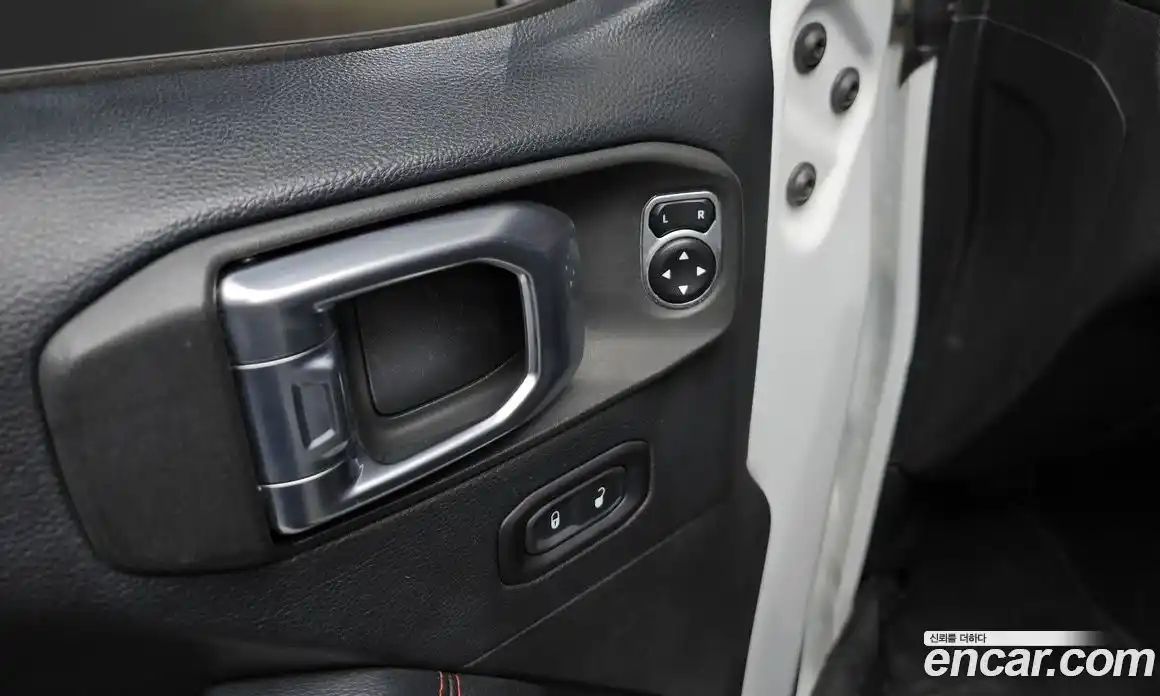 Jeep Wrangler 2018 2.0 гидро в Москве № 232738, фото 17