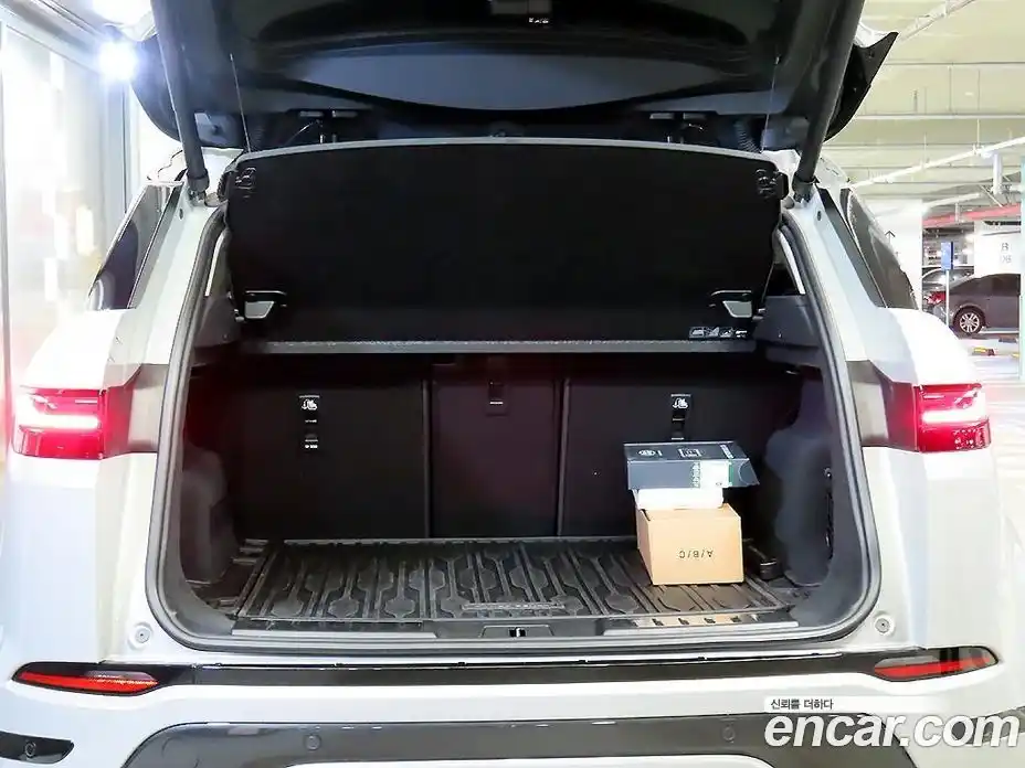 Land Rover Range-Rover Evoque 2025 2.0 гидро в Москве № 297903, фото 16