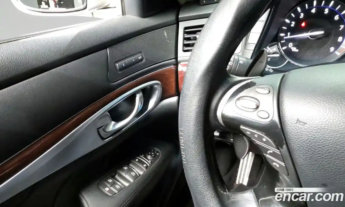 Infiniti M 2011 5.6 гидро в Москве № 320495, фото 18