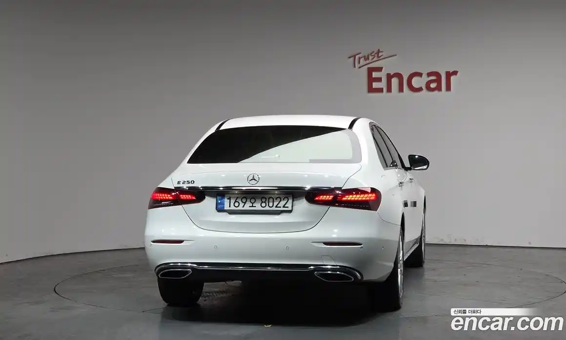 Mercedes-Benz E-Class 2022 2.0 гидро, фото 3