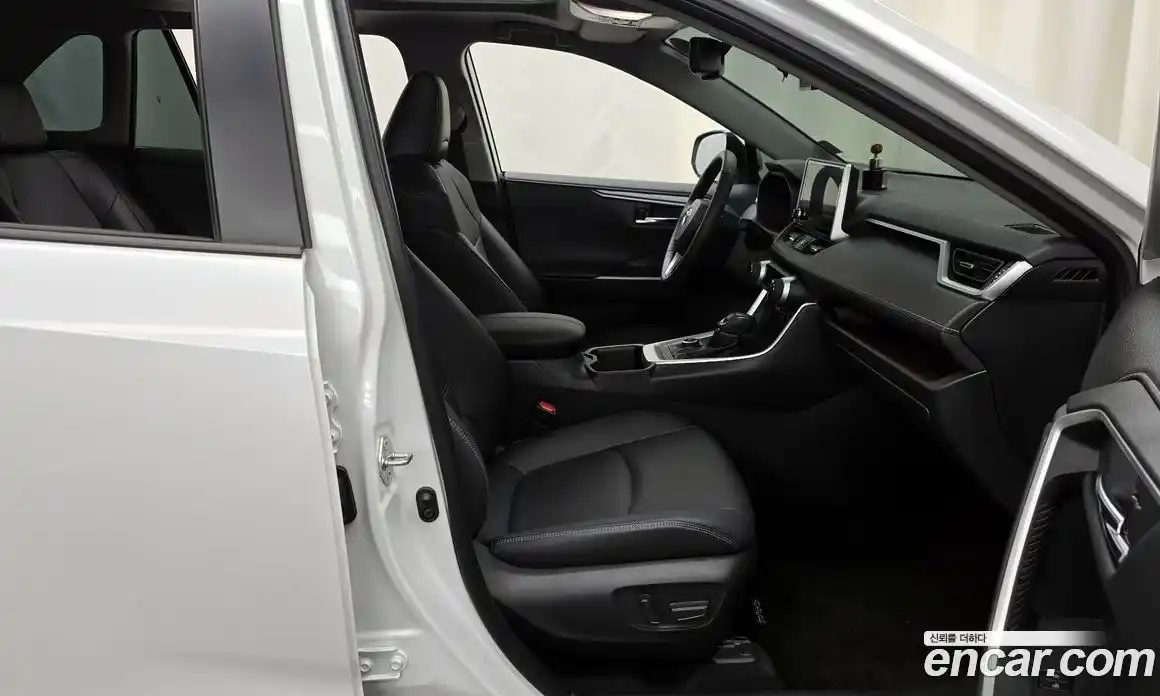 Toyota RAV4 2024 2.5 гидро в Москве № 432879, фото 11