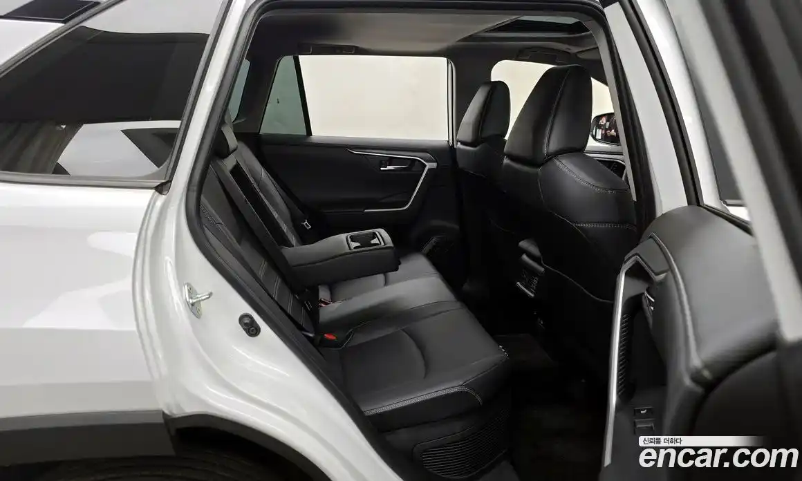 Toyota RAV4 2024 2.5 гидро в Москве № 432879, фото 12