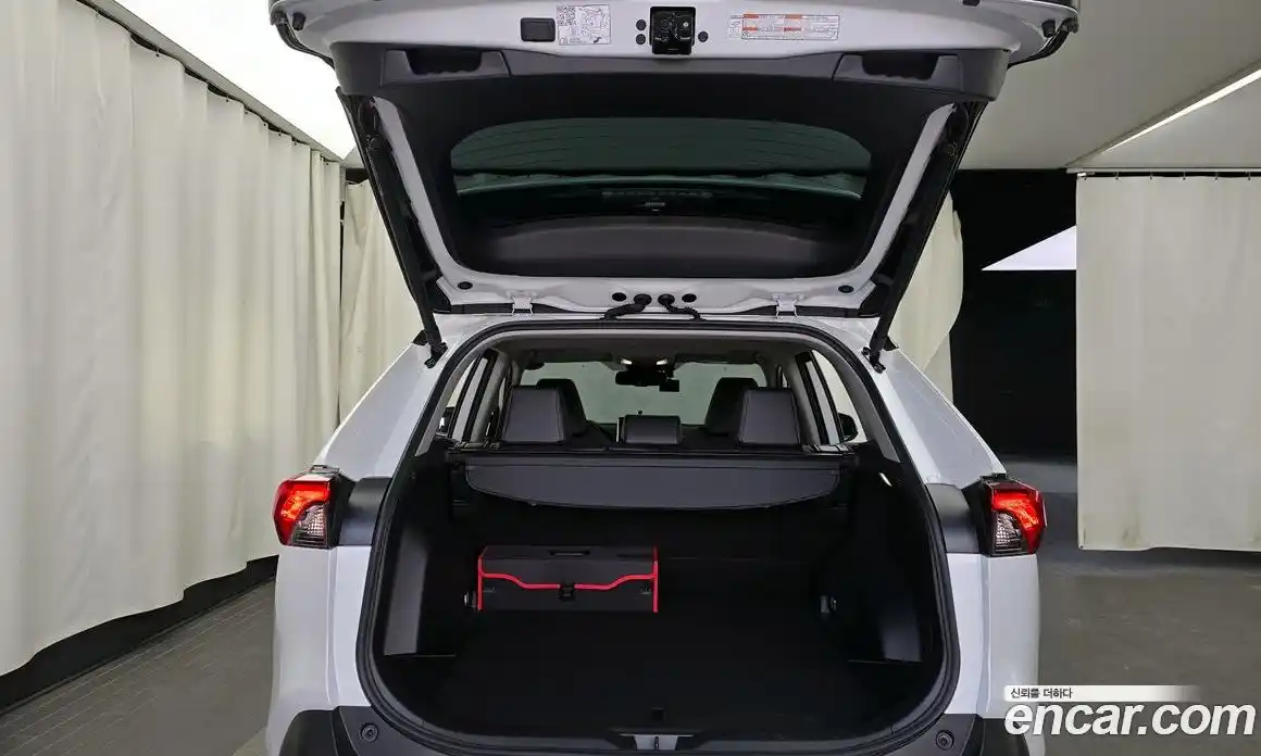 Toyota RAV4 2024 2.5 гидро в Москве № 432879, фото 20