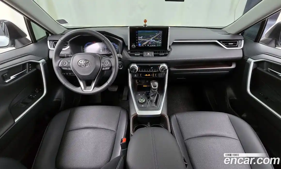 Toyota RAV4 2024 2.5 гидро в Москве № 432879, фото 7
