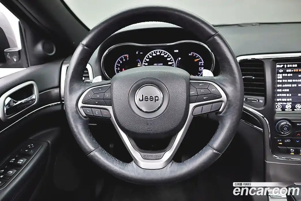 Jeep Cherokee 2018 3.6 гидро в Москве № 584499, фото 10