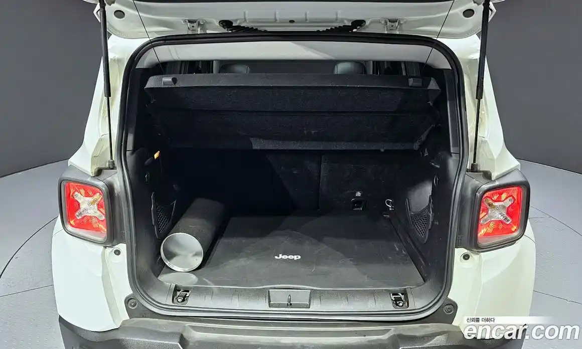Jeep Renegade 2019 2.4 гидро в Москве № 725297, фото 20