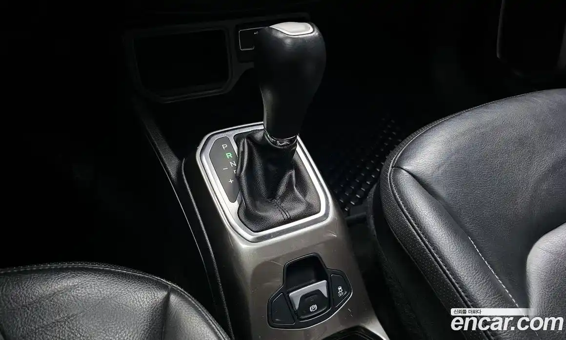 Jeep Renegade 2019 2.4 гидро в Москве № 725297, фото 9