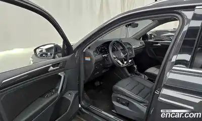 Volkswagen Tiguan 2022 2.0 гидро в Москве № 802839, миниатюра 10