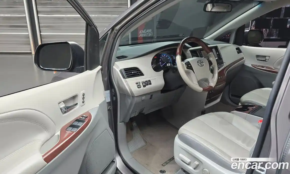 Toyota Sienna 2014 3.5 гидро в Москве № 862959, фото 11