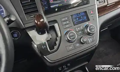 Toyota Sienna 2015 3.5 гидро в Москве № 862999, миниатюра 9
