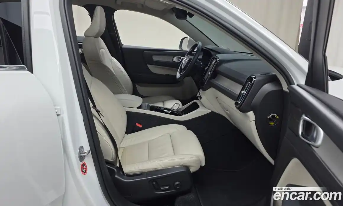 Volvo XC40 2022 2.0 гидро в Москве № 894264, фото 11