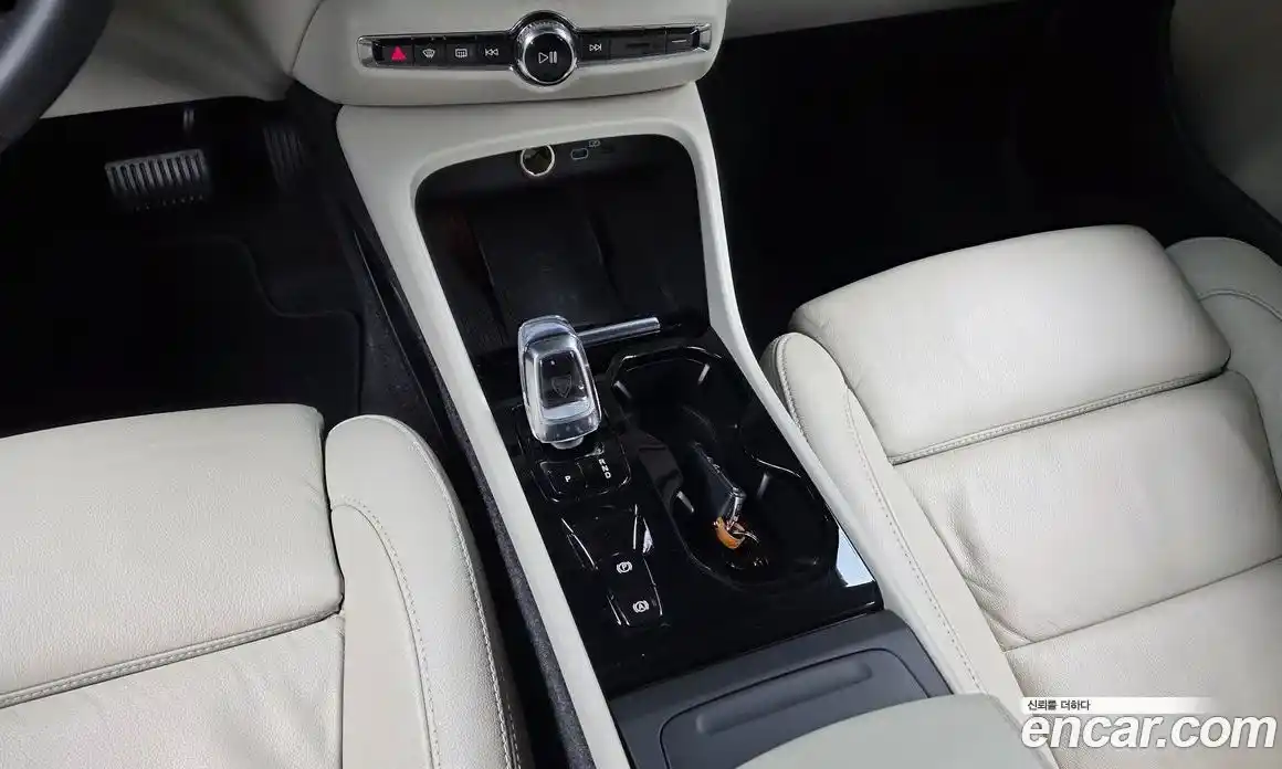 Volvo XC40 2022 2.0 гидро в Москве № 894264, фото 9
