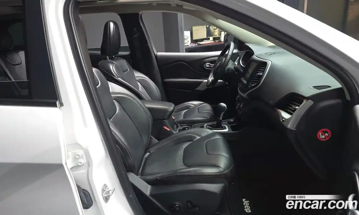 Jeep Cherokee 2017 2.4 гидро в Москве № 1014841, фото 11