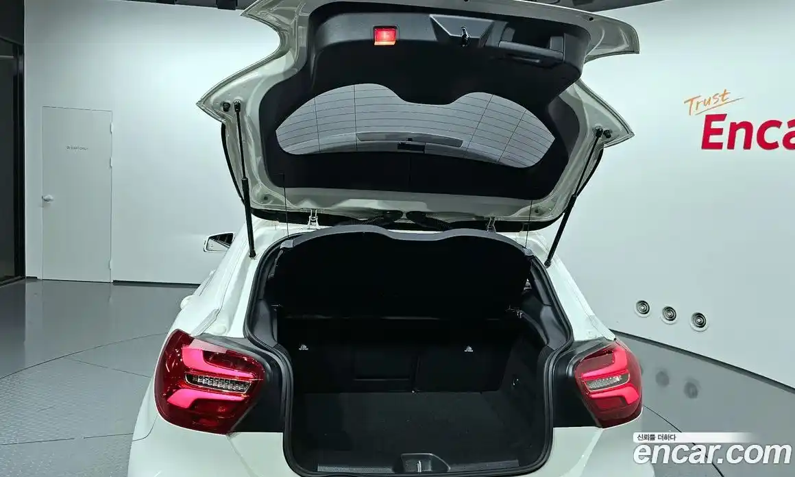 Mercedes-Benz A-Class 2017 1.6 гидро в Москве № 140278, фото 20