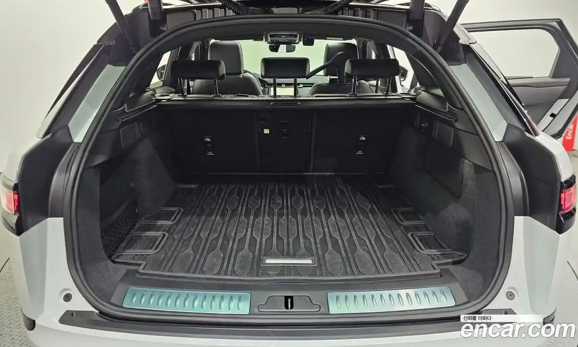 Land Rover Range-Rover Velar 2024 3.0 гидро в Москве № 166019, фото 20