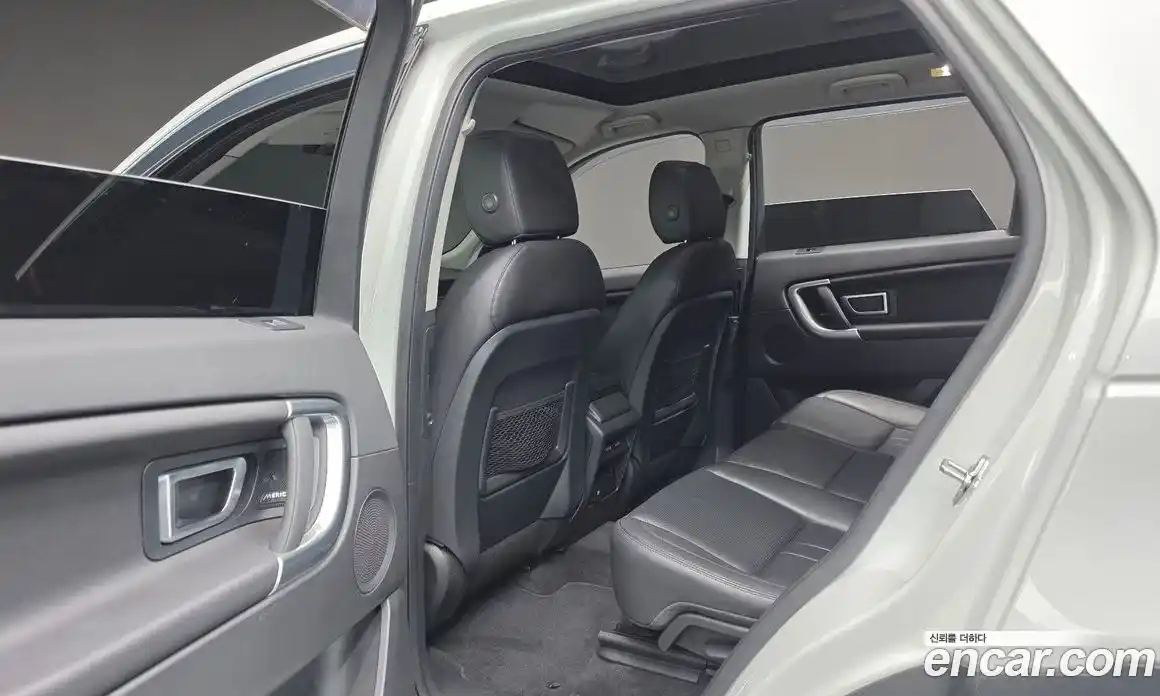 Land Rover Discovery Sport 2019 2.0 гидро в Москве № 166308, фото 17