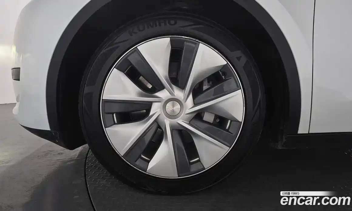 Tesla Model Y 2023 0.2 гидро в Москве № 167654, фото 4