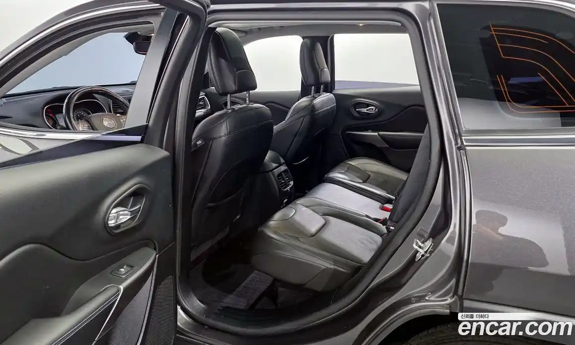 Jeep Cherokee 2018 2.4 гидро в Москве № 169752, фото 11