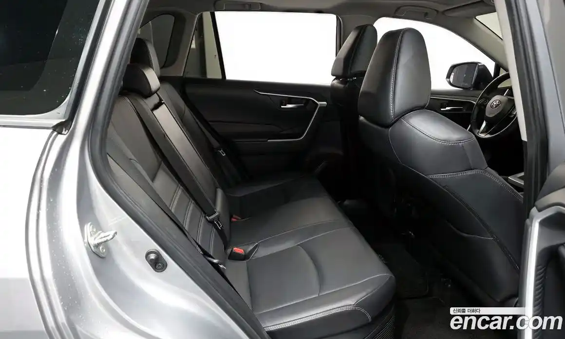 Toyota RAV4 2022 2.5 гидро в Москве № 170279, фото 12