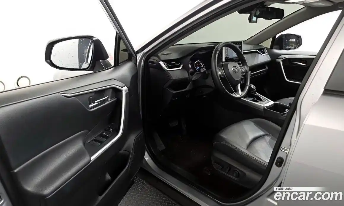 Toyota RAV4 2022 2.5 гидро в Москве № 170279, фото 10